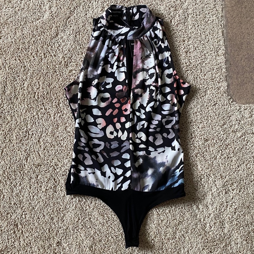 Bebe Mock Neck Print Keyhole Bodysuit